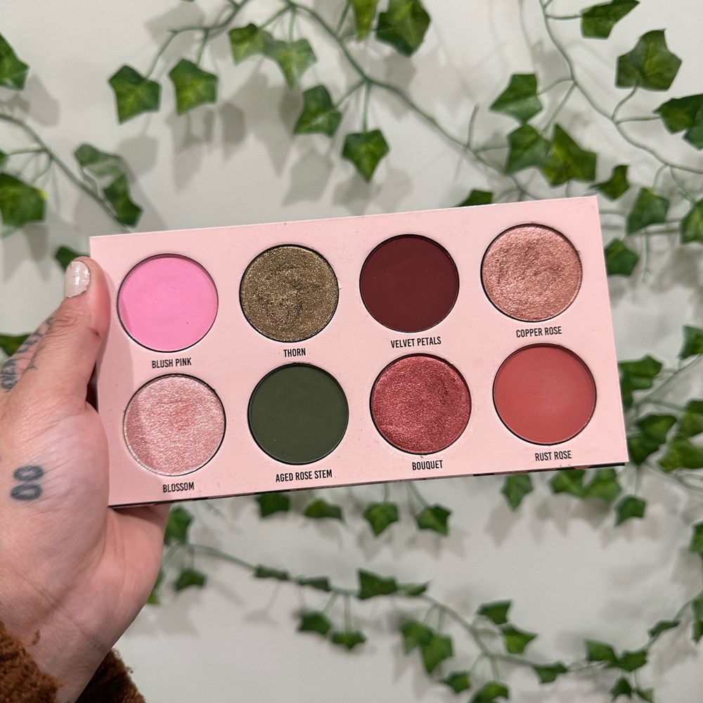 Vintage rose give me glow palette